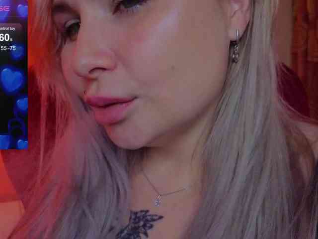 YourFunnyBlondiee webcam