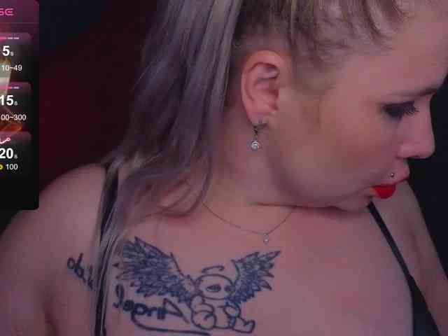 YourFunnyBlondiee webcam