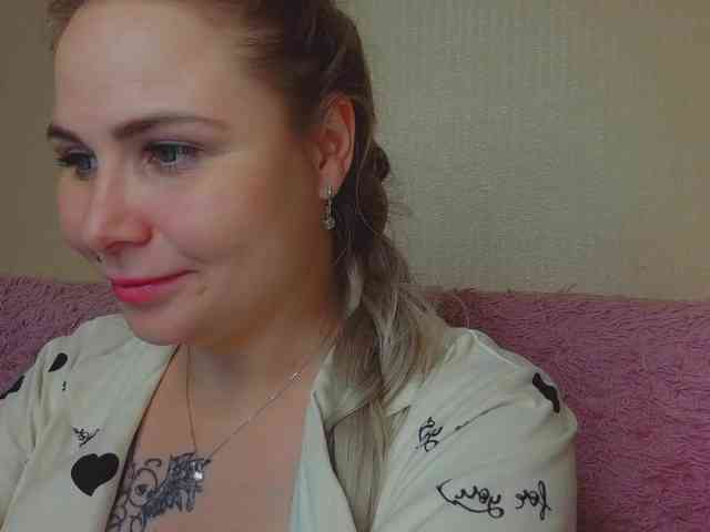 YourFunnyBlondiee webcam