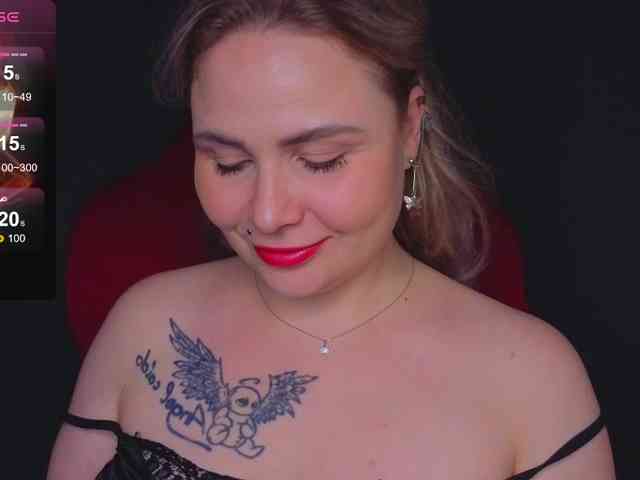 YourFunnyBlondiee webcam