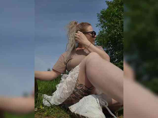 live amateur sex YourFunnyBlondiee