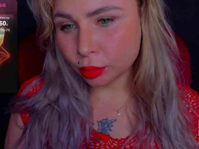 YourFunnyBlondiee webcam