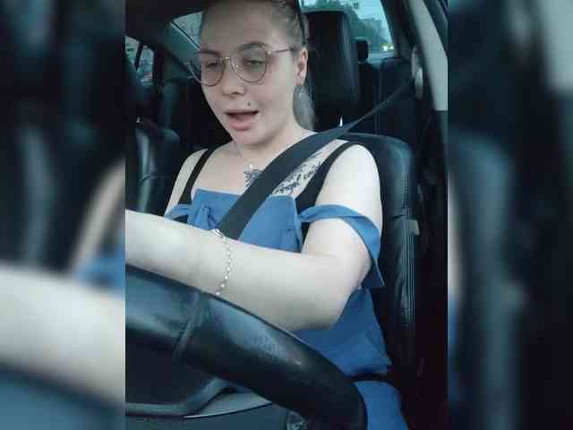 YourFunnyBlondiee webcam