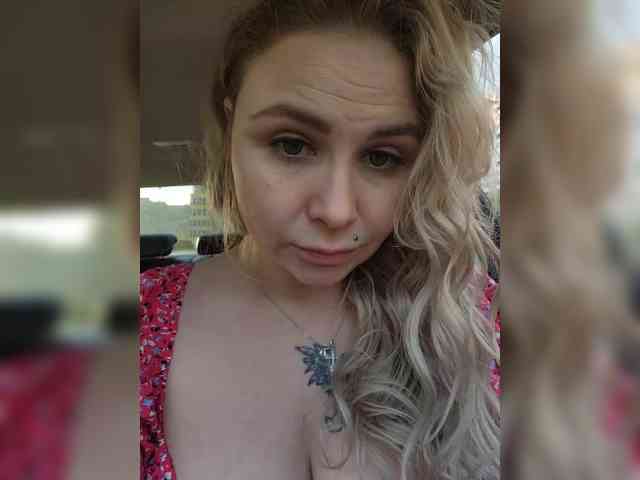 live amateur sex YourFunnyBlondiee