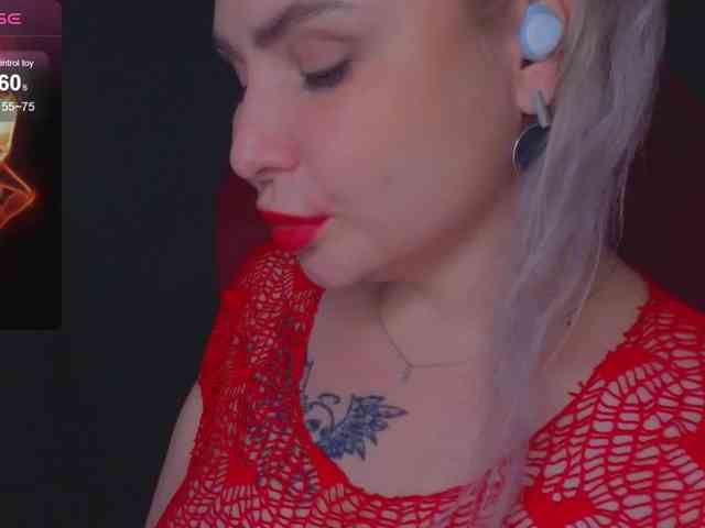 YourFunnyBlondiee webcam