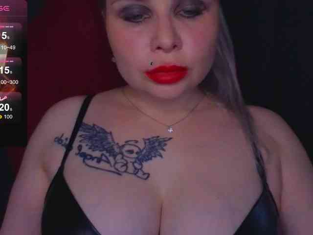 YourFunnyBlondiee webcam