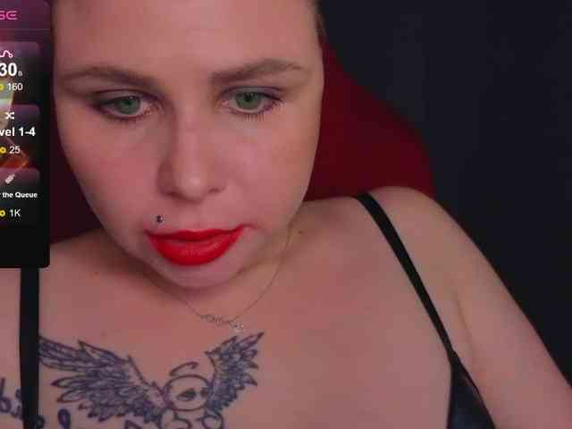 YourFunnyBlondiee webcam