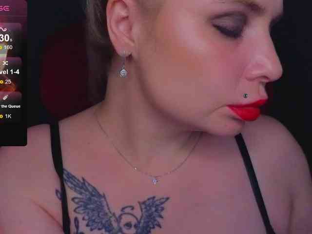 public webcam porn YourFunnyBlondiee
