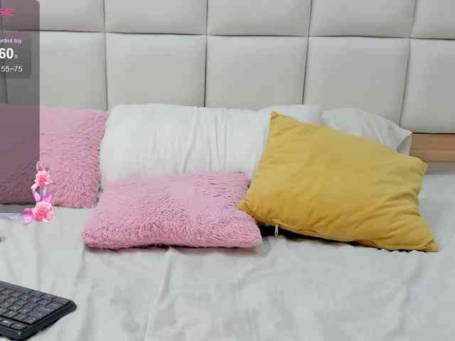 MiaBlake webcam