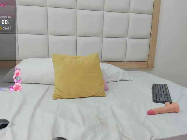 MiaBlake webcam