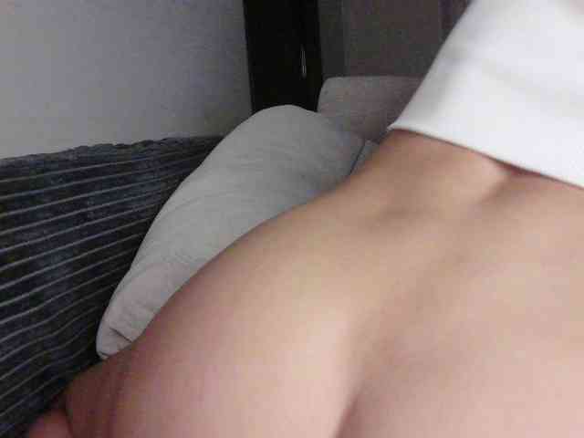 Alina-black webcam