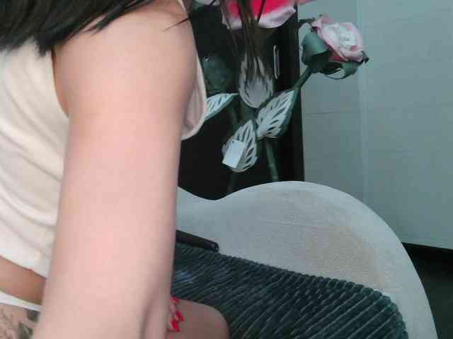 Alina-black webcam