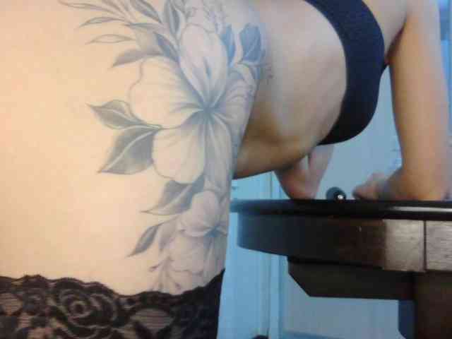 Alina-black webcam