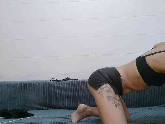 Alina-black webcam