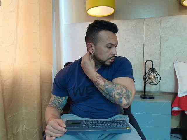 MuscleBigguy Live Webcam on BongaCams