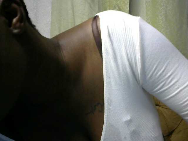 juiciey254's BongaCams show and profile