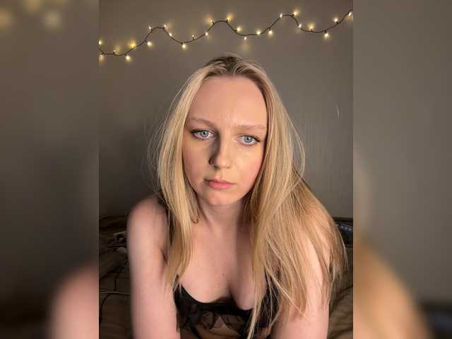 HotWillow's BongaCams show and profile