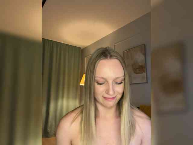 HotWillow Live Webcam on BongaCams