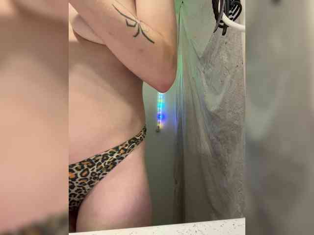FreakyFaith webcam