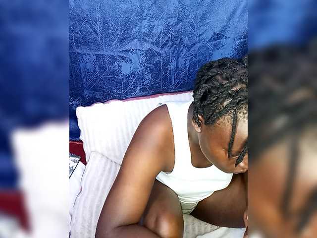 Yourdreamgirl's BongaCams show and profile