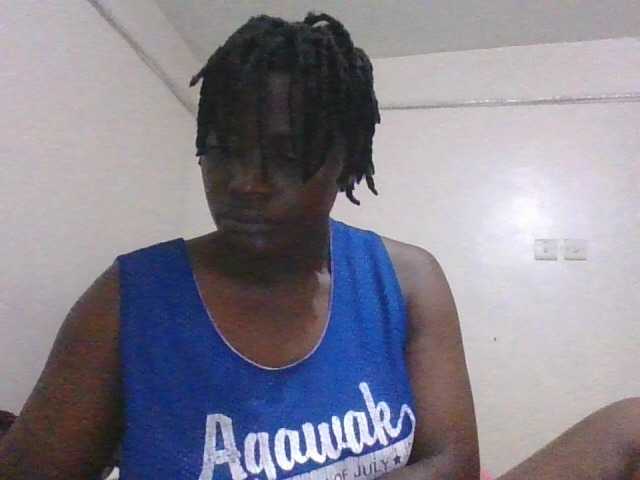 le modèle Yourdreamgirl est en webcam porno dans un show sur le site bongacams, il possède les tags suivants: Ebony,Brunette,Hairy