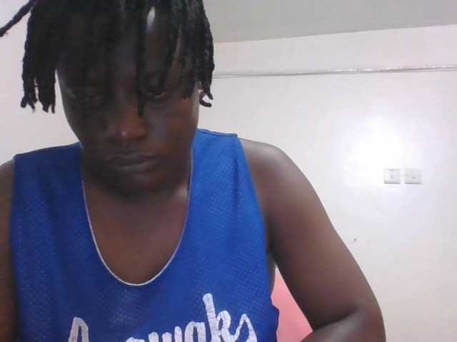 le modèle Yourdreamgirl est en webcam porno dans un show sur le site bongacams, il possède les tags suivants: Ebony,Brunette,Hairy