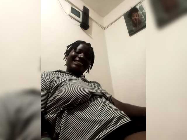 Yourdreamgirl's BongaCams show and profile