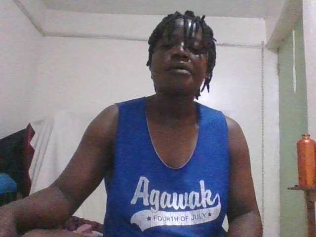 le modèle Yourdreamgirl est en webcam porno dans un show sur le site bongacams, il possède les tags suivants: Ebony,Brunette,Hairy