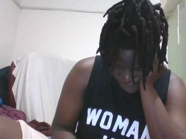 le modèle Yourdreamgirl est en webcam porno dans un show sur le site bongacams, il possède les tags suivants: Ebony,Brunette,Hairy