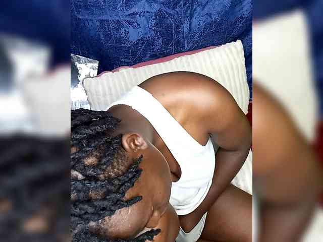 Yourdreamgirl webcam