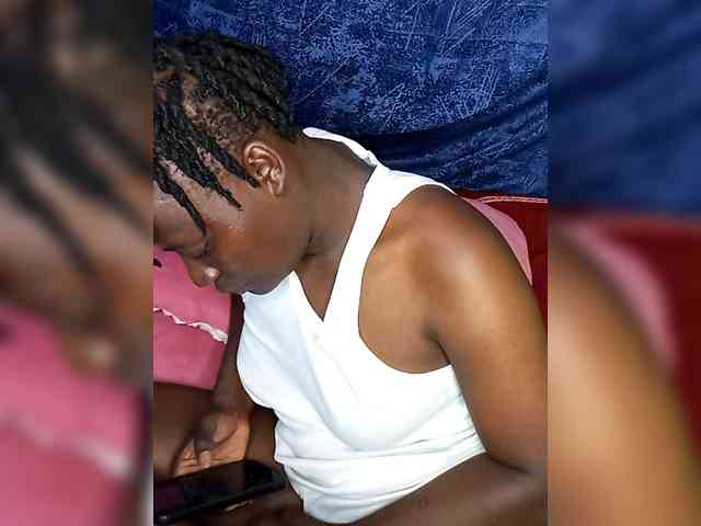 Yourdreamgirl webcam