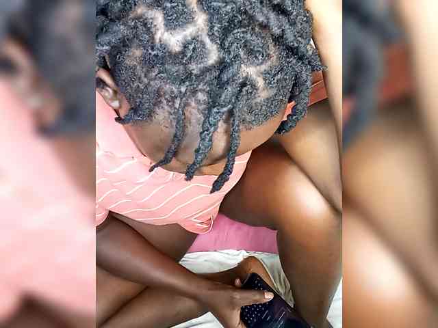 Yourdreamgirl webcam