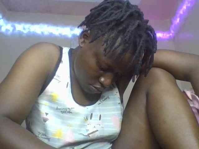 Yourdreamgirl webcam