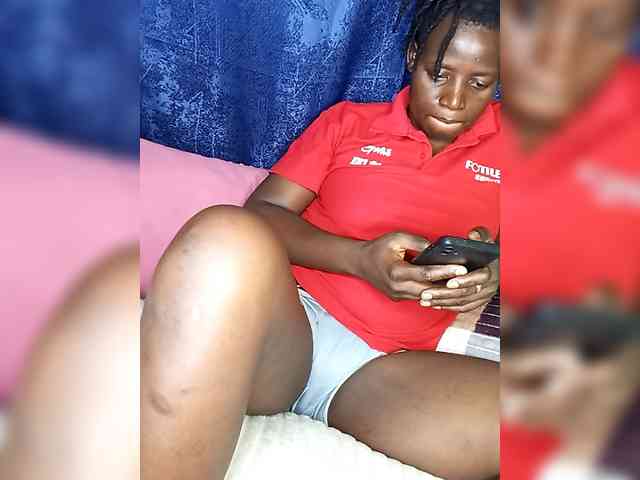 Yourdreamgirl webcam