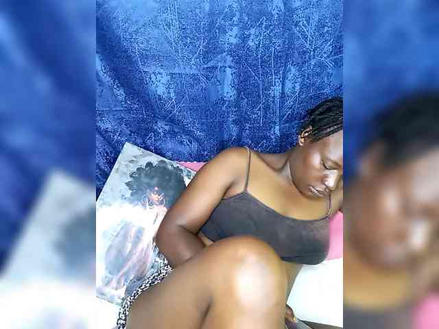 Yourdreamgirl webcam