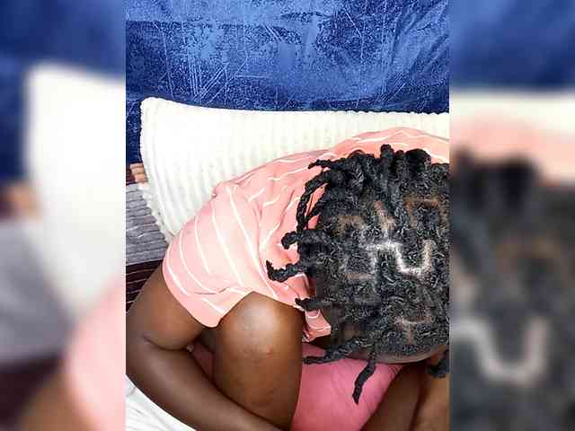 Yourdreamgirl webcam