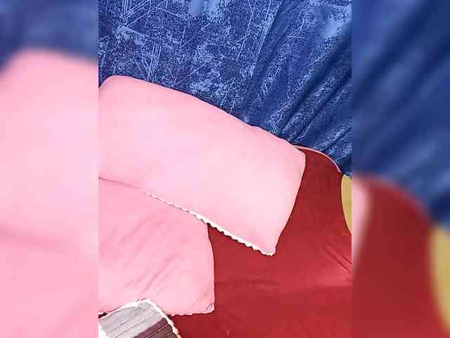 Yourdreamgirl webcam