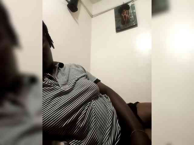 Yourdreamgirl webcam