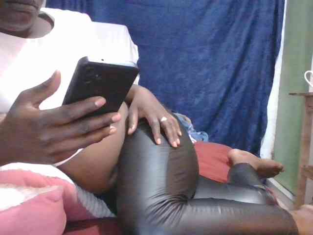 Yourdreamgirl webcam