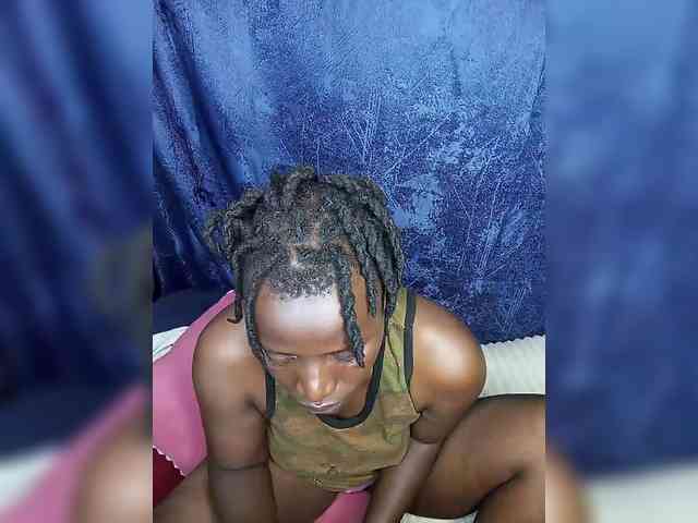 Yourdreamgirl webcam