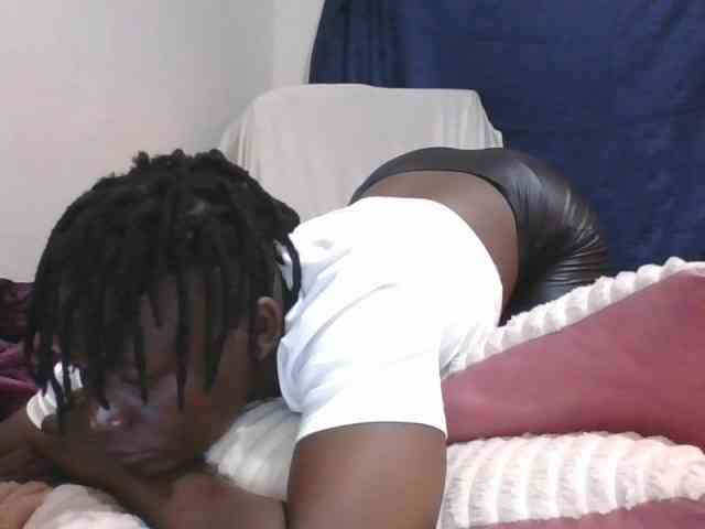 Yourdreamgirl webcam