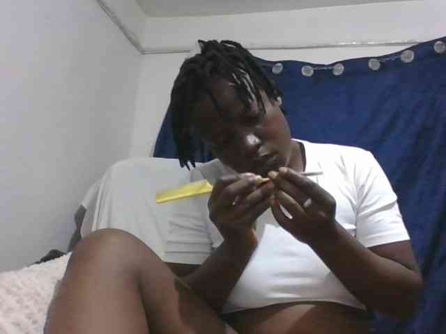 Yourdreamgirl webcam