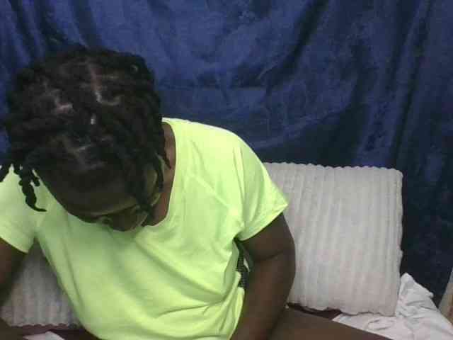 Yourdreamgirl webcam