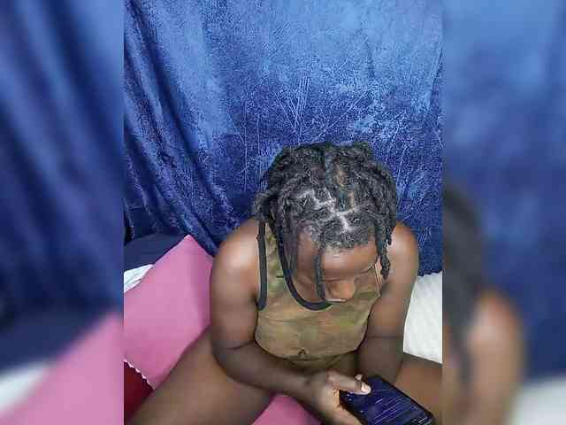 Yourdreamgirl webcam