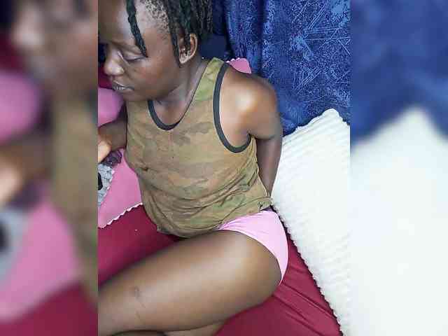 Yourdreamgirl webcam