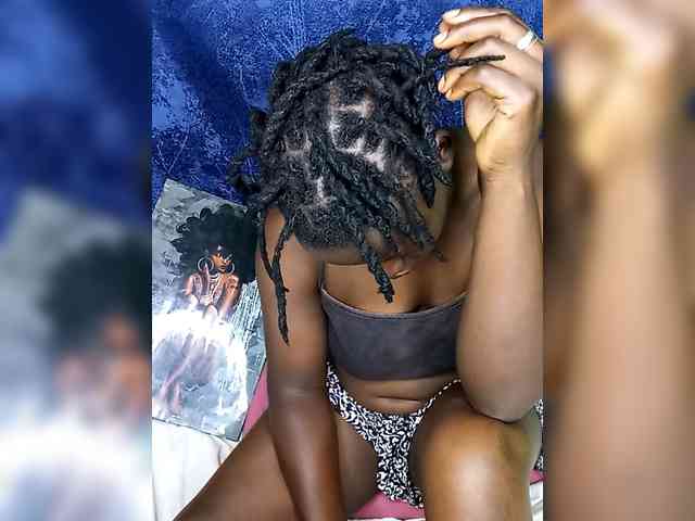 Yourdreamgirl webcam