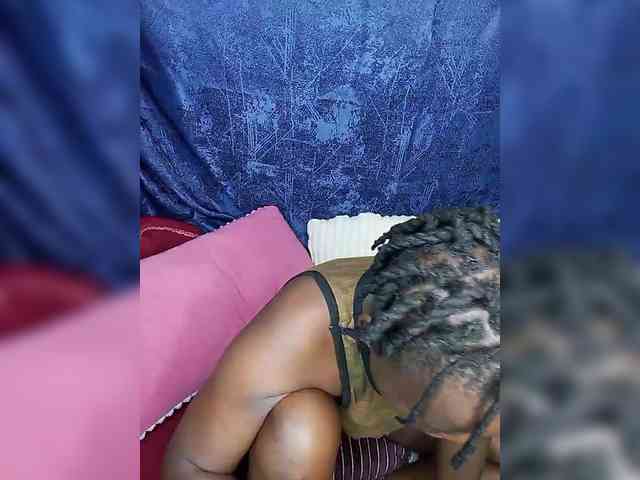 Yourdreamgirl webcam