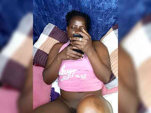 Yourdreamgirl webcam