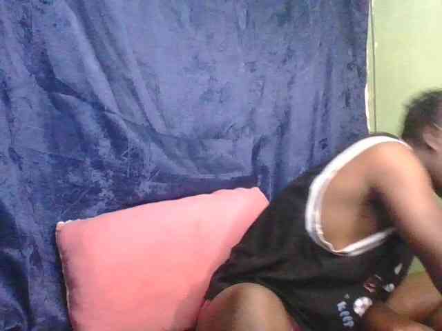 Yourdreamgirl webcam