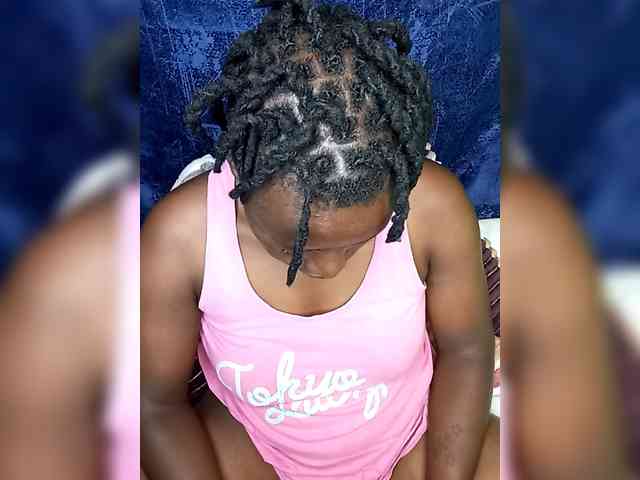 Yourdreamgirl webcam